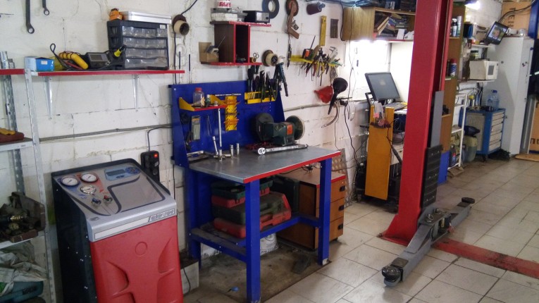 Верстак-стол бестумбовый ВП-1 с экраном купить в Москве