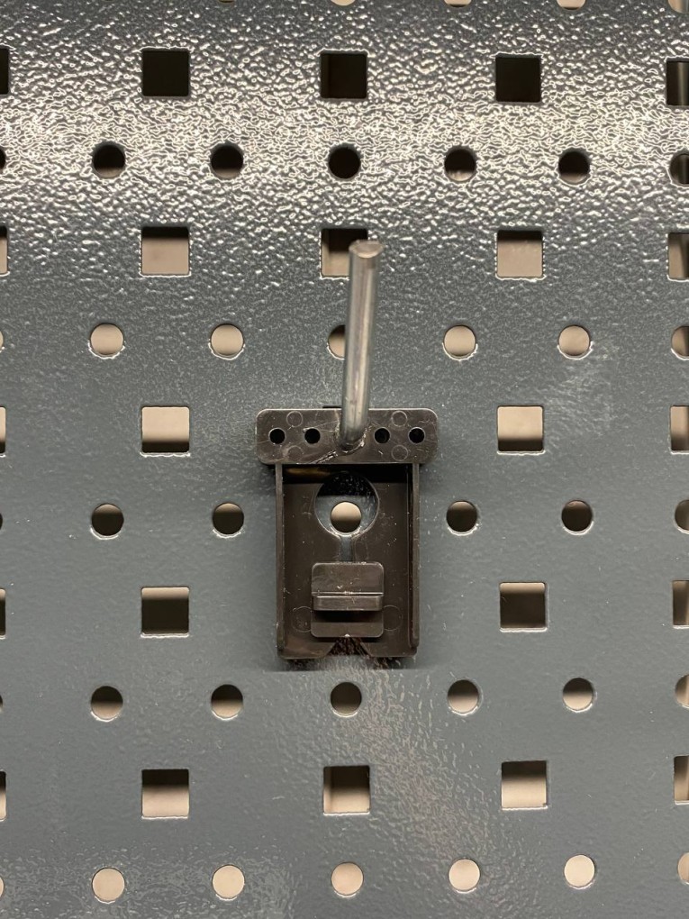 Крючок наклонный 50 мм купить в Москве Крючок наклонный 50 мм купить в Москве